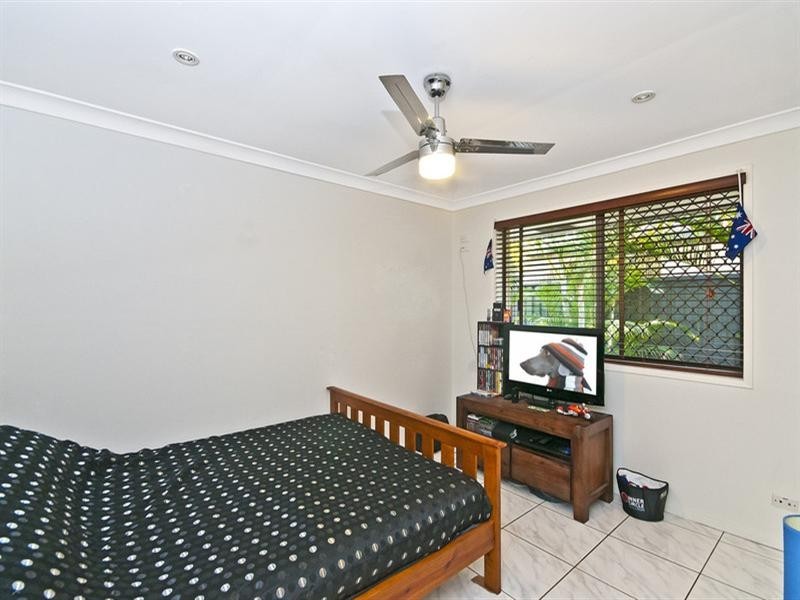 8 Linum Street, Palm Beach QLD 4221