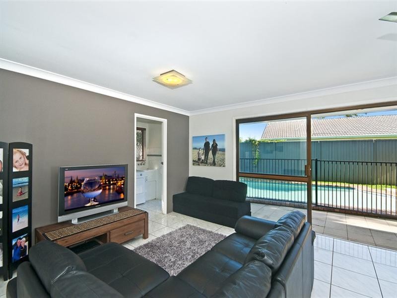 8 Linum Street, Palm Beach QLD 4221