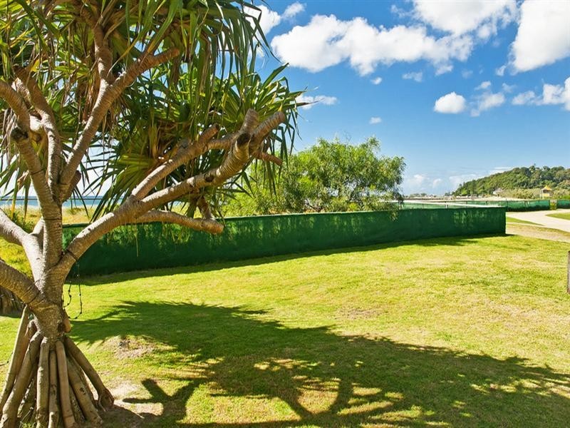 3 Jefferson Lane, Palm Beach QLD 4221