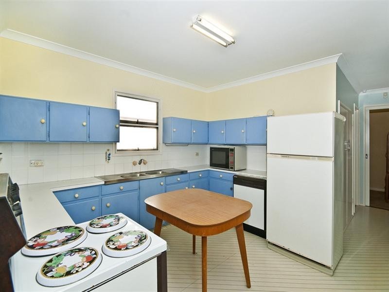 3 Jefferson Lane, Palm Beach QLD 4221