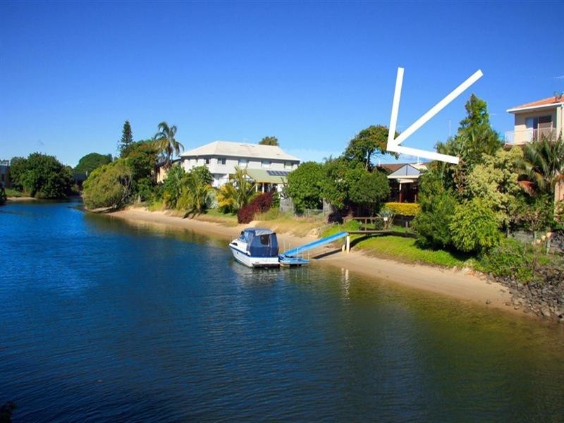 2/3 Orvieto Avenue, Mermaid Waters QLD 4218