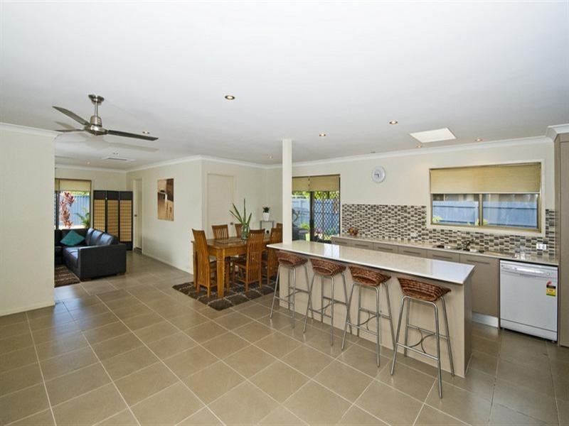 14 Walnut Street, Elanora QLD 4221