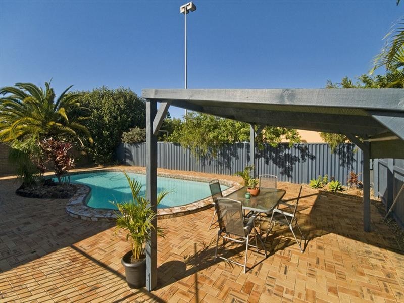 14 Walnut Street, Elanora QLD 4221