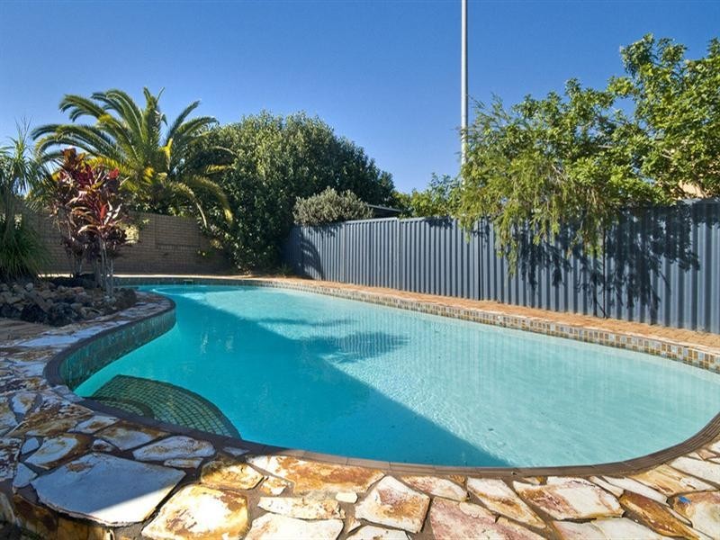 14 Walnut Street, Elanora QLD 4221