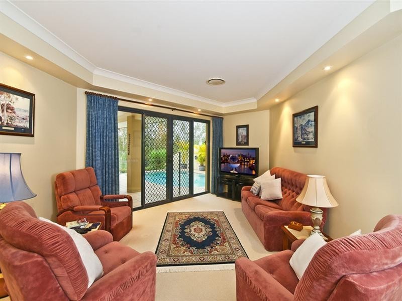 6 Pultenea Court, Elanora QLD 4221