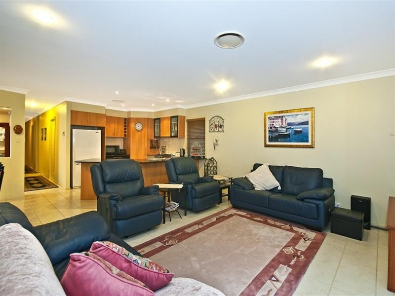 6 Pultenea Court, Elanora QLD 4221