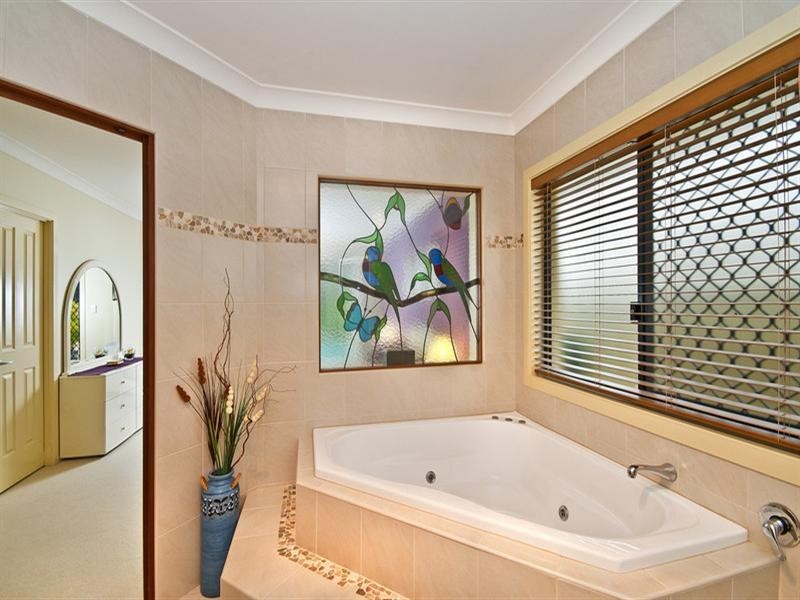 6 Pultenea Court, Elanora QLD 4221