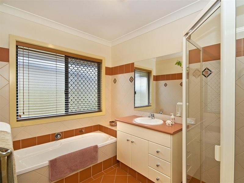 6 Pultenea Court, Elanora QLD 4221