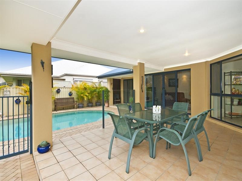 6 Pultenea Court, Elanora QLD 4221