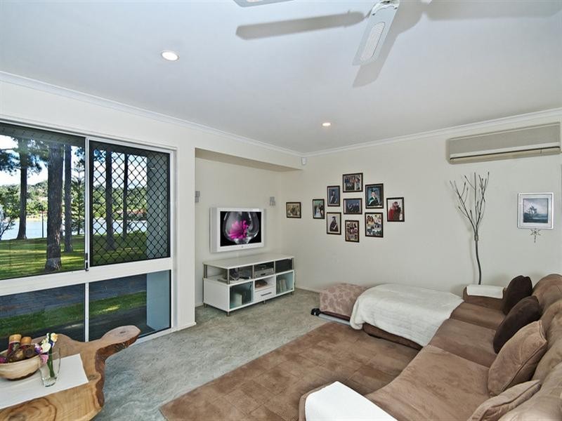 36 Pinon Close, Elanora QLD 4221