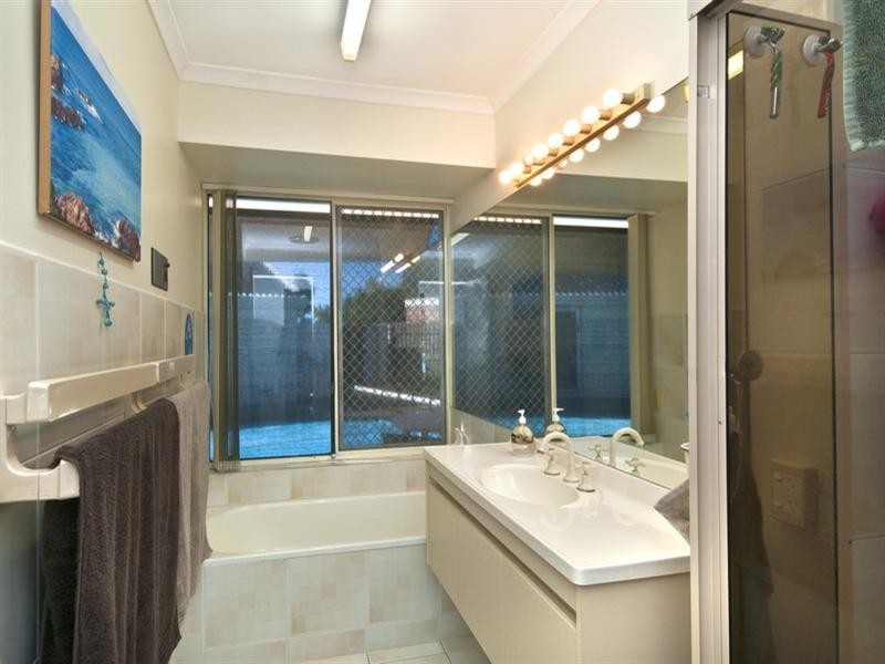 36 Pinon Close, Elanora QLD 4221