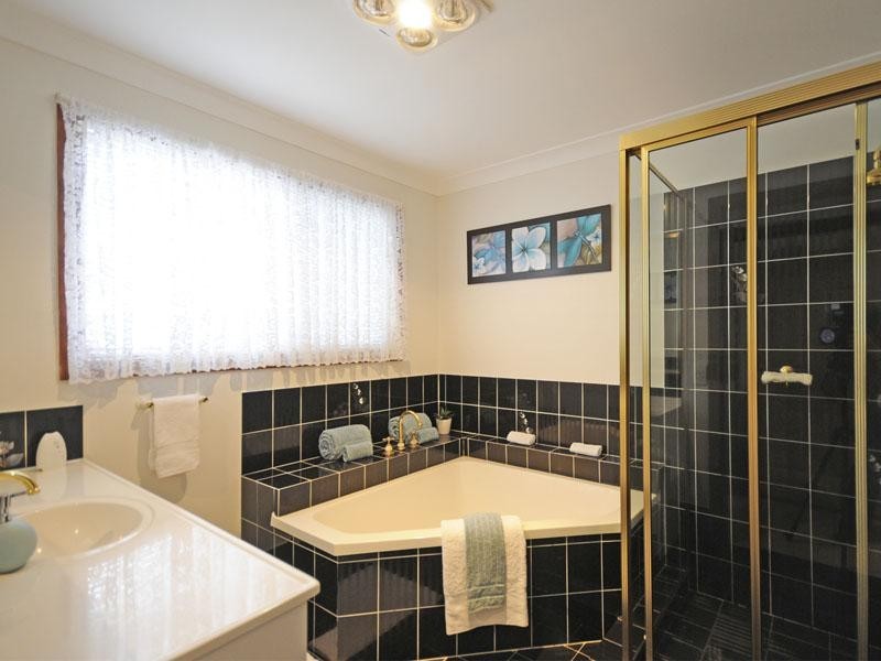 35 Angelica Street, Elanora QLD 4221