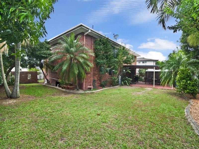 25 Lorikeet Lane, Burleigh Waters QLD 4220