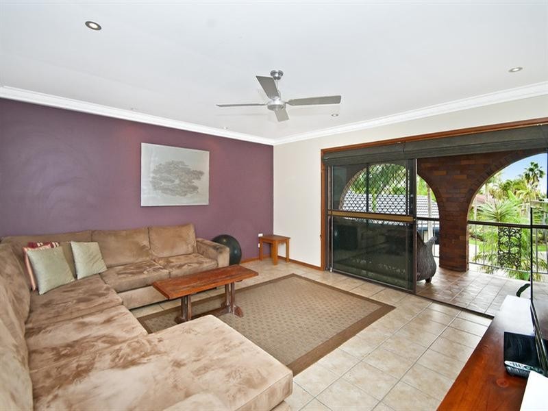 25 Lorikeet Lane, Burleigh Waters QLD 4220