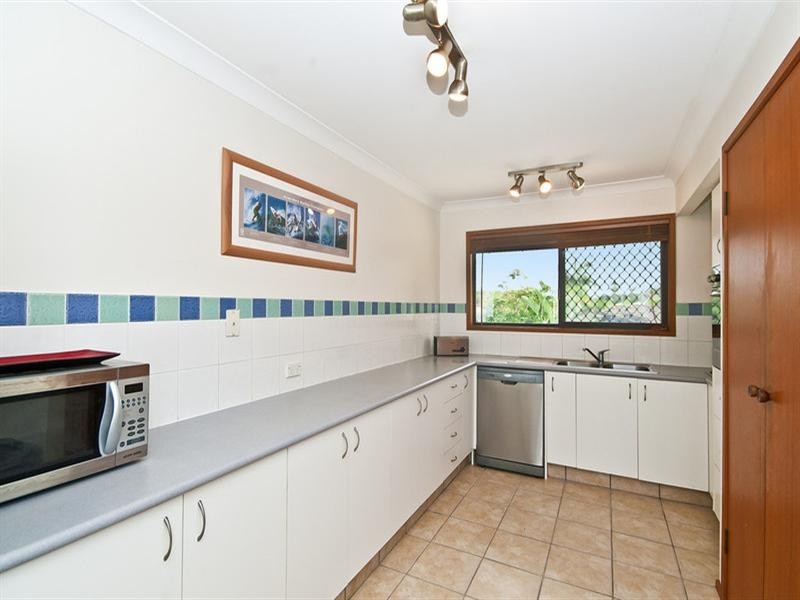 25 Lorikeet Lane, Burleigh Waters QLD 4220