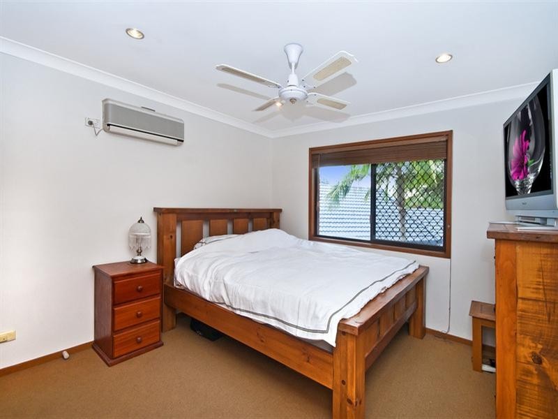 25 Lorikeet Lane, Burleigh Waters QLD 4220