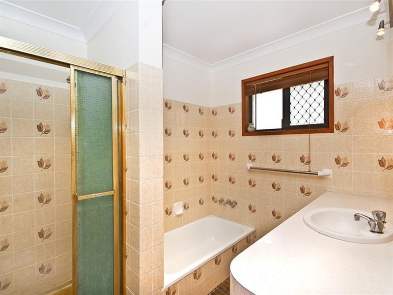 25 Lorikeet Lane, Burleigh Waters QLD 4220