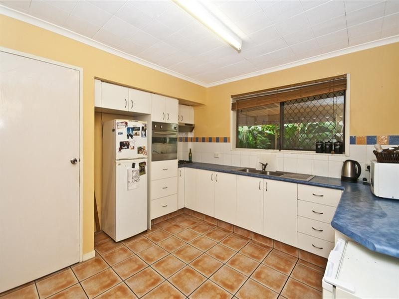 25 Lorikeet Lane, Burleigh Waters QLD 4220