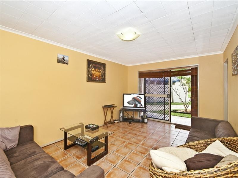 25 Lorikeet Lane, Burleigh Waters QLD 4220