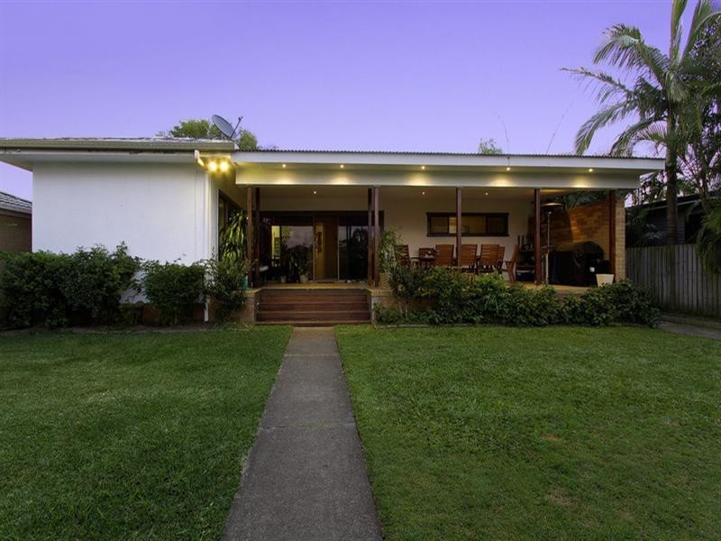 4 Mokera Avenue, Palm Beach QLD 4221