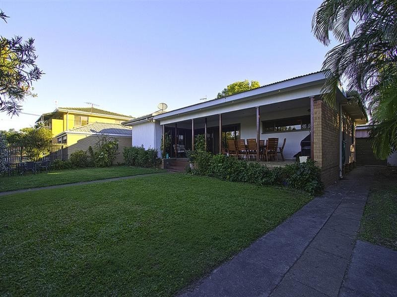 4 Mokera Avenue, Palm Beach QLD 4221