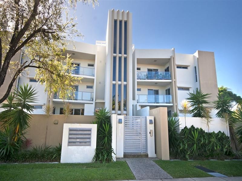 2/61 Tallebudgera Drive, Palm Beach QLD 4221