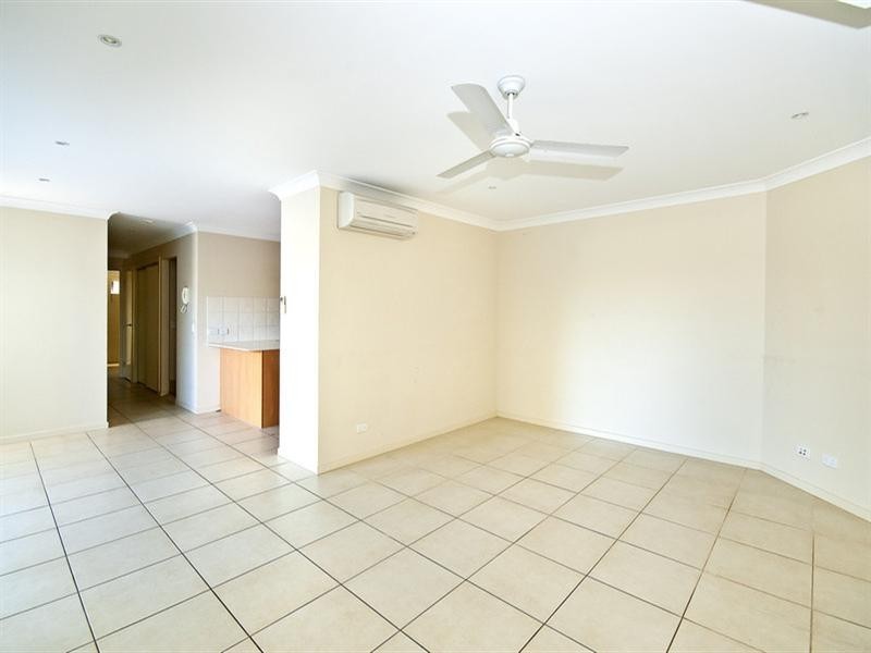 2/61 Tallebudgera Drive, Palm Beach QLD 4221