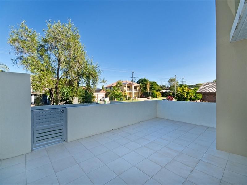 2/61 Tallebudgera Drive, Palm Beach QLD 4221