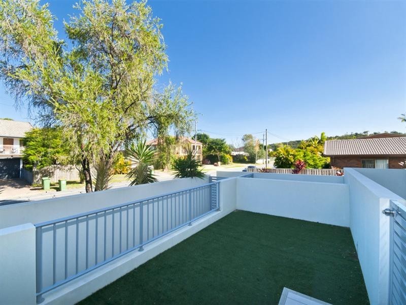 2/61 Tallebudgera Drive, Palm Beach QLD 4221