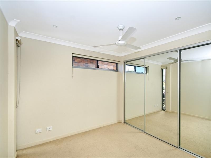 2/61 Tallebudgera Drive, Palm Beach QLD 4221