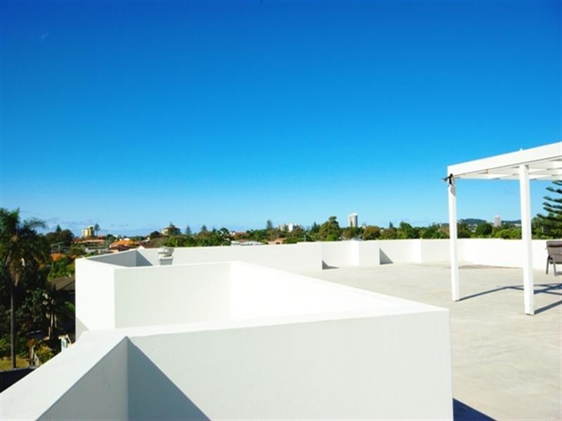 2/61 Tallebudgera Drive, Palm Beach QLD 4221