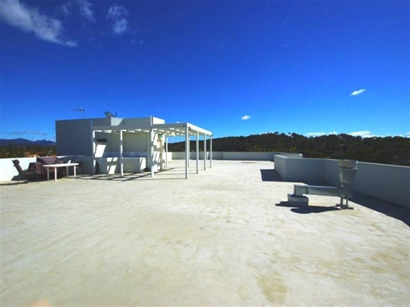 2/61 Tallebudgera Drive, Palm Beach QLD 4221