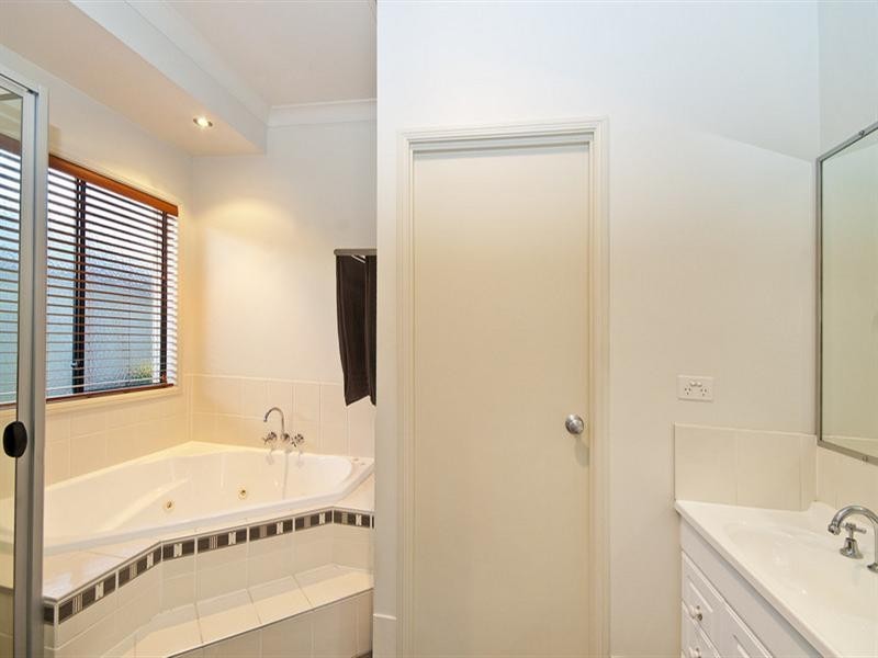 41 Gerona Circuit, Varsity Lakes QLD 4227