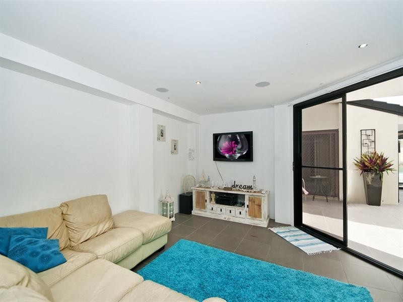 103 K P McGrath Drive, Elanora QLD 4221