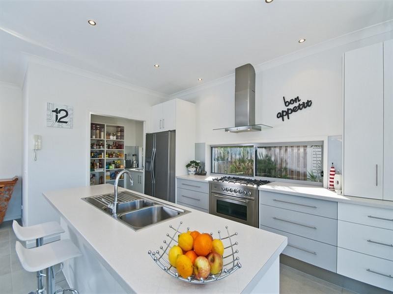 98 Parnki Parade, Palm Beach QLD 4221