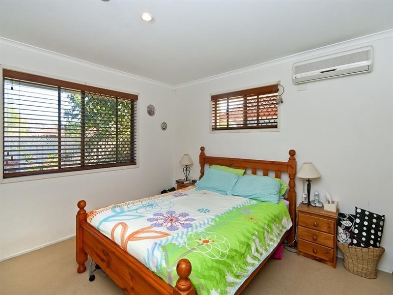 32 Seabrook Street, Elanora QLD 4221