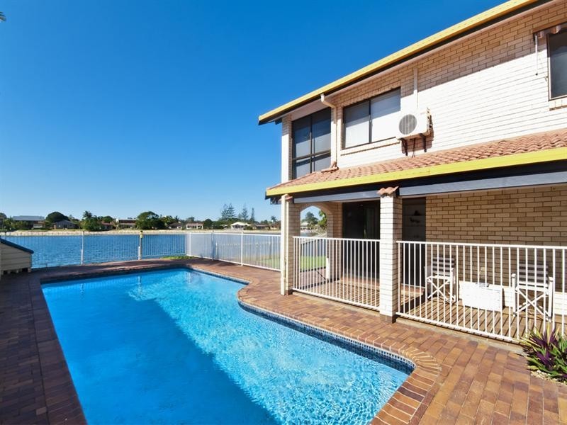 166 Mallawa Drive, Palm Beach QLD 4221