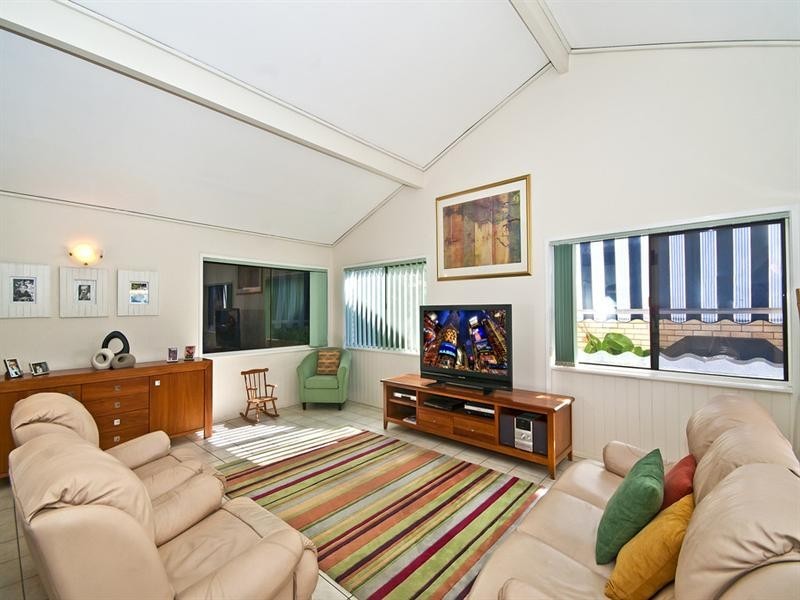 166 Mallawa Drive, Palm Beach QLD 4221