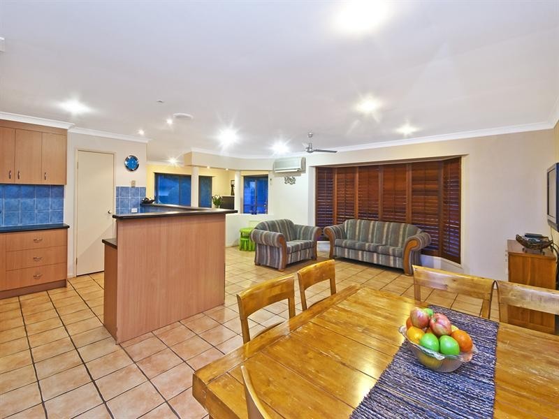 25 Forest Drive, Elanora QLD 4221