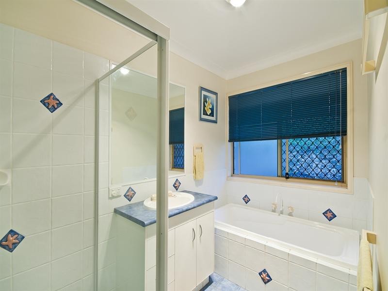25 Forest Drive, Elanora QLD 4221