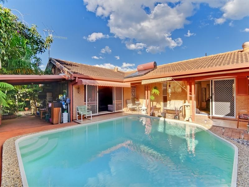 10 Oakwood Terrace, Palm Beach QLD 4221