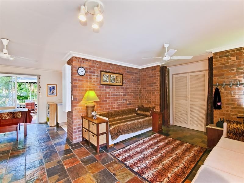 10 Oakwood Terrace, Palm Beach QLD 4221