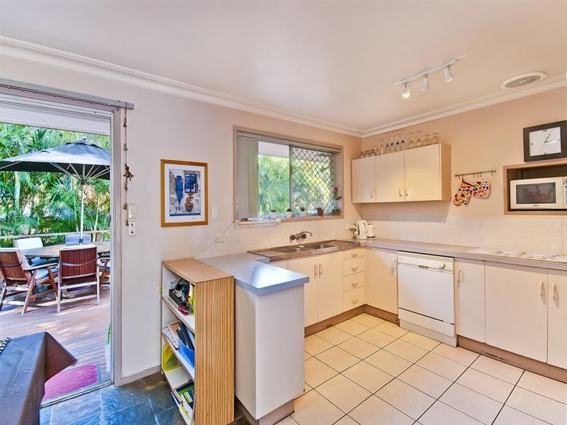 10 Oakwood Terrace, Palm Beach QLD 4221