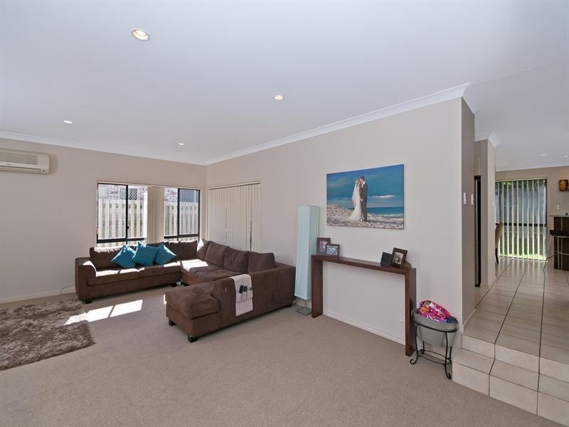 36 Tussock Crescent, Elanora QLD 4221