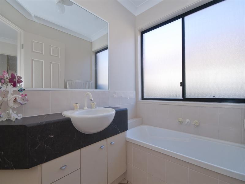 36 Tussock Crescent, Elanora QLD 4221