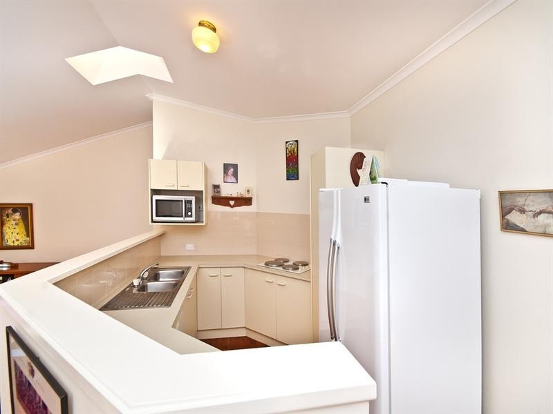 8 Jarrahdale Drive, Elanora QLD 4221