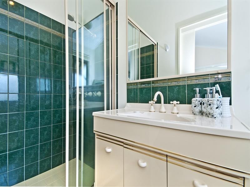 8 Jarrahdale Drive, Elanora QLD 4221