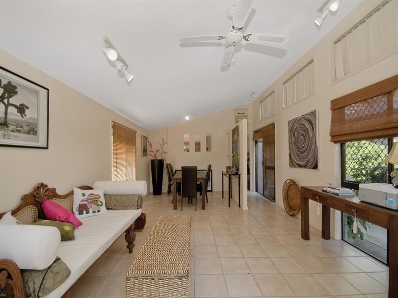 22 Carolina Close, Elanora QLD 4221