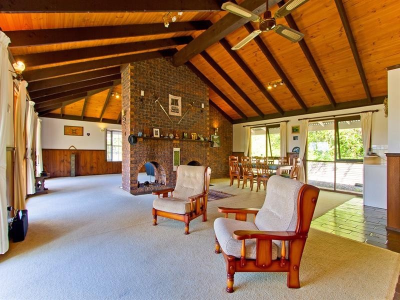 7 Pinecone Court, Elanora QLD 4221