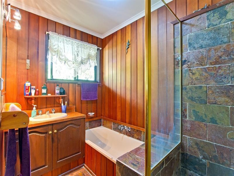 7 Pinecone Court, Elanora QLD 4221